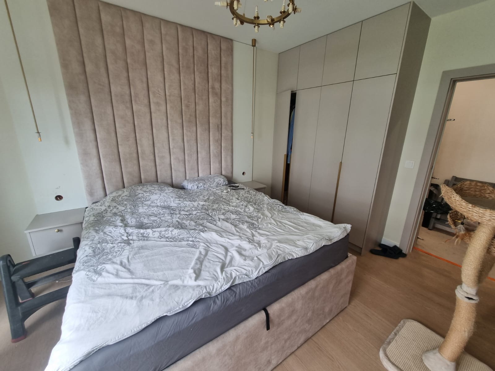 Szafa na wymiar — sypialnia beżowa, realizacja Bytom